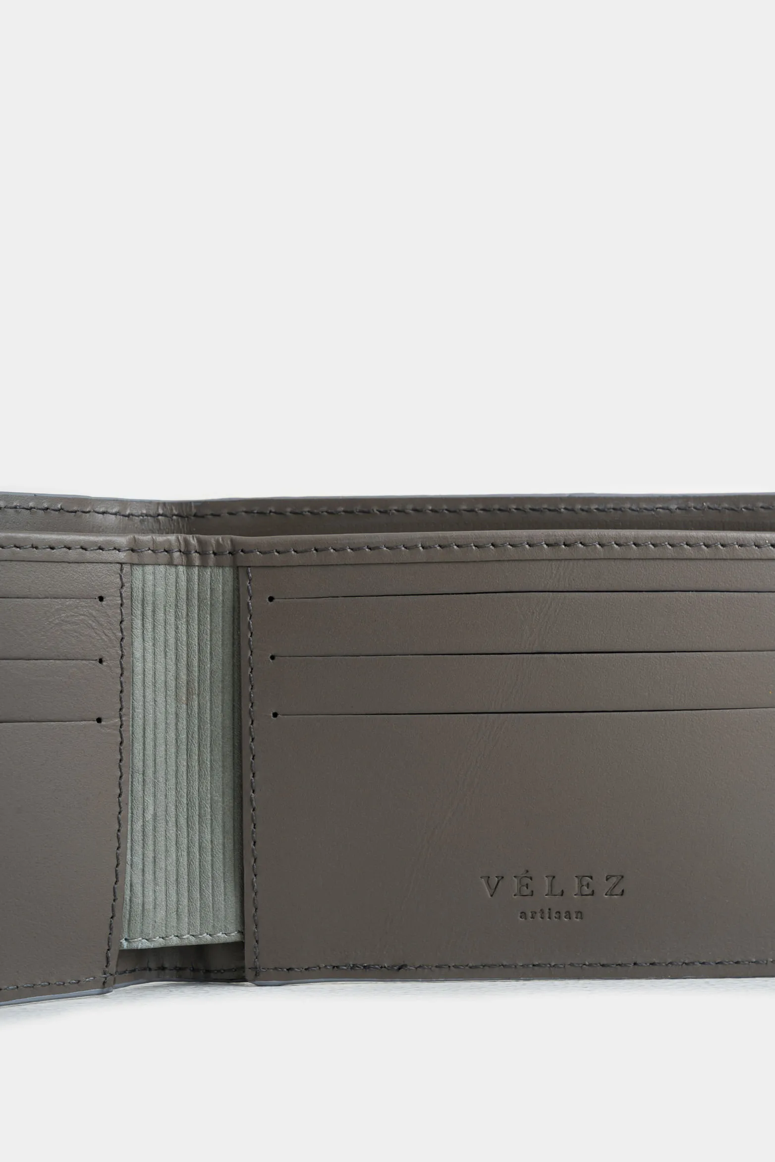 Billetera loira de cuero para hombre silueta clásica