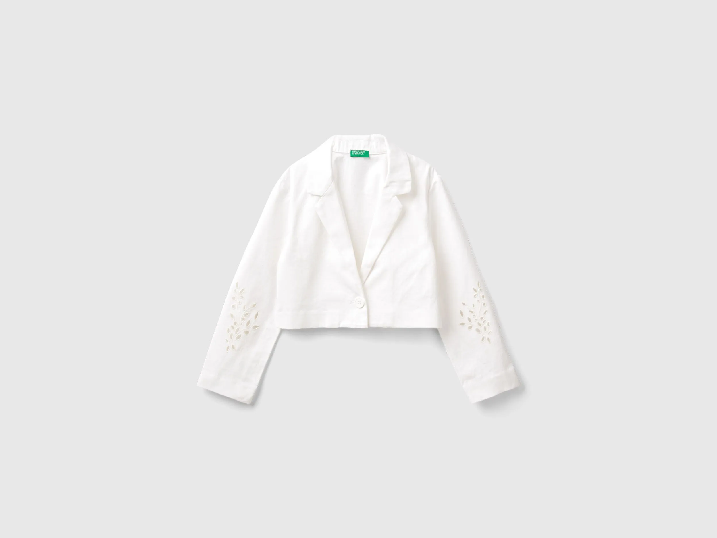 Blazer con manga bordada