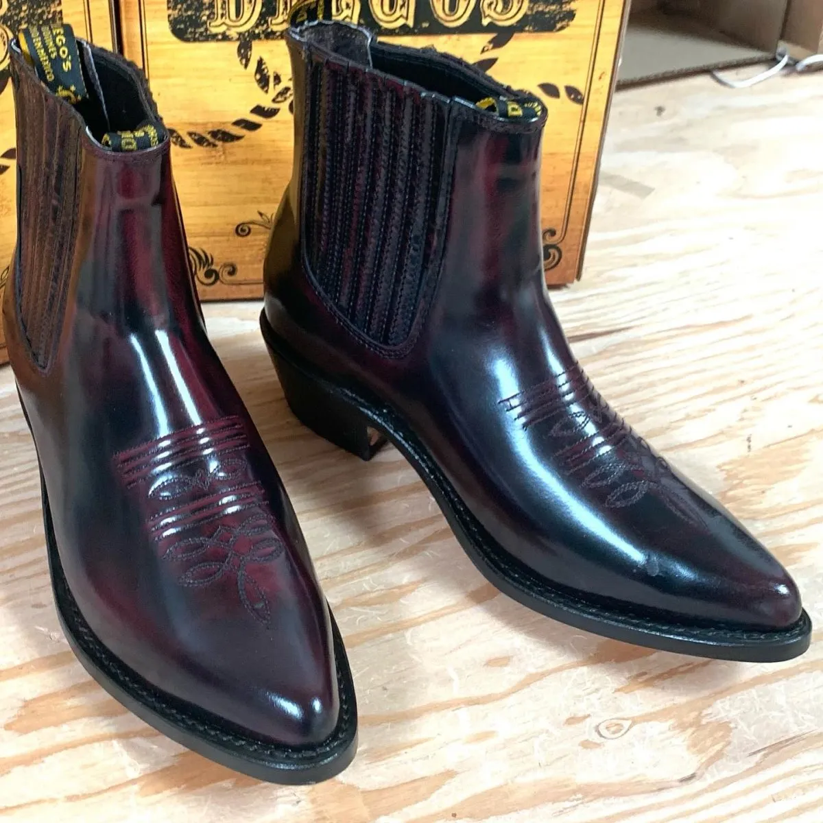 BOTINES CHARROS DE CUERO ACABADO CAMALEON MODELO: DIE63VC06
