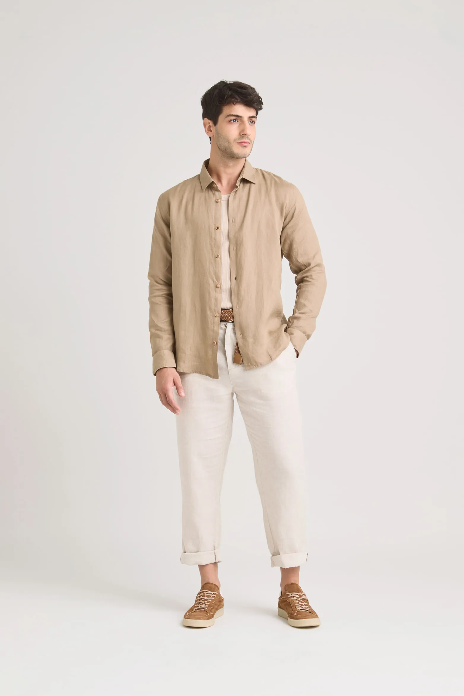 Camisa manga larga en lino para hombre silueta semi ajustada