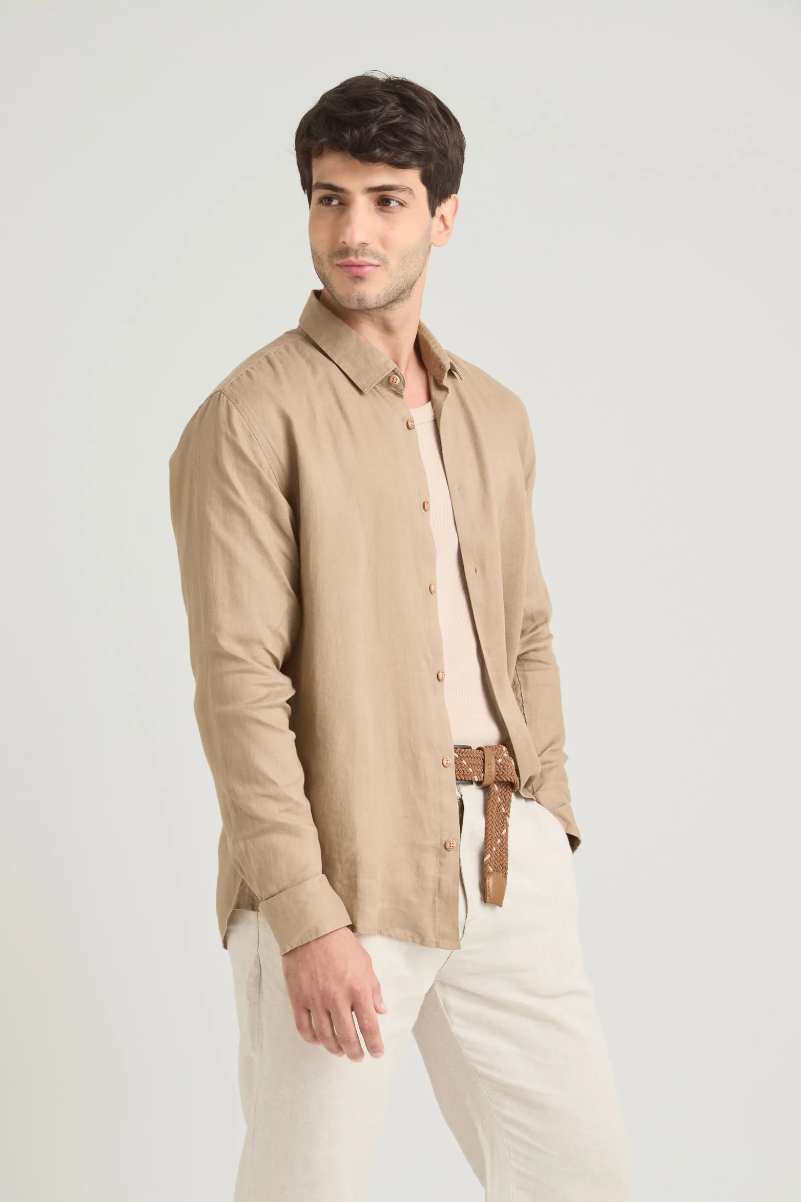 Camisa manga larga en lino para hombre silueta semi ajustada