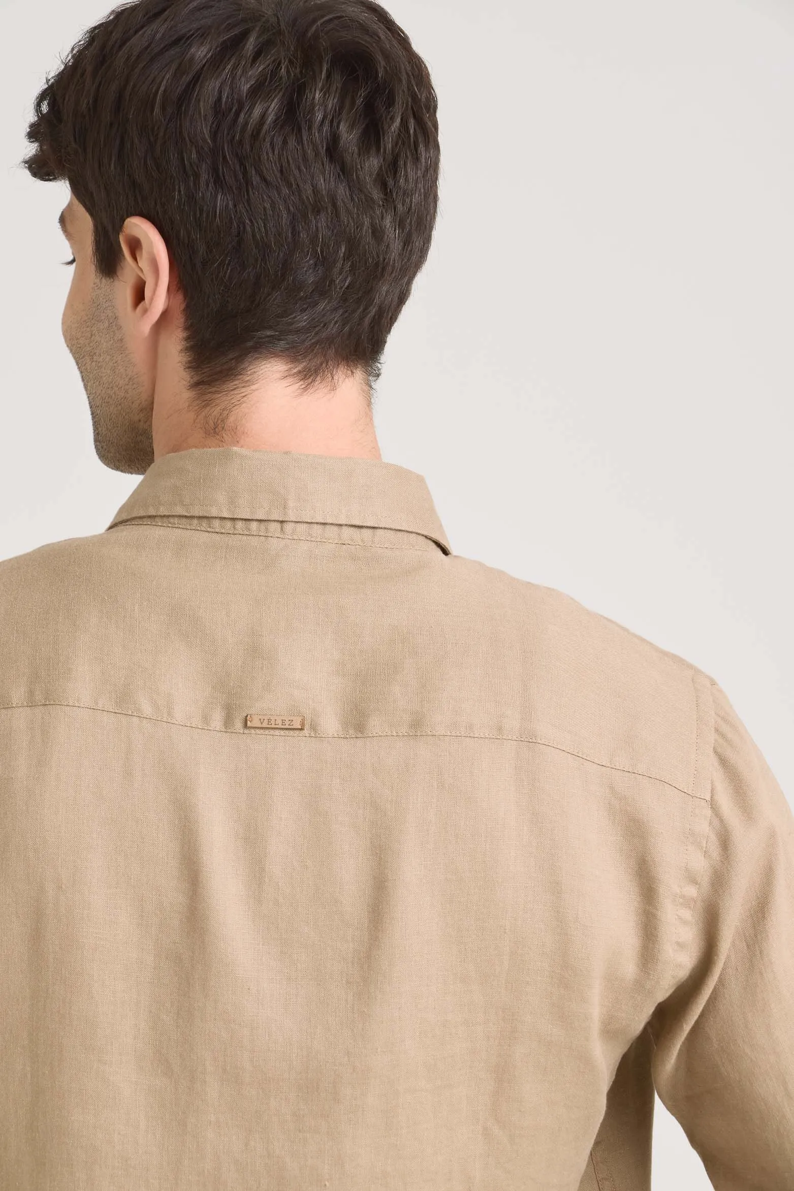 Camisa manga larga en lino para hombre silueta semi ajustada