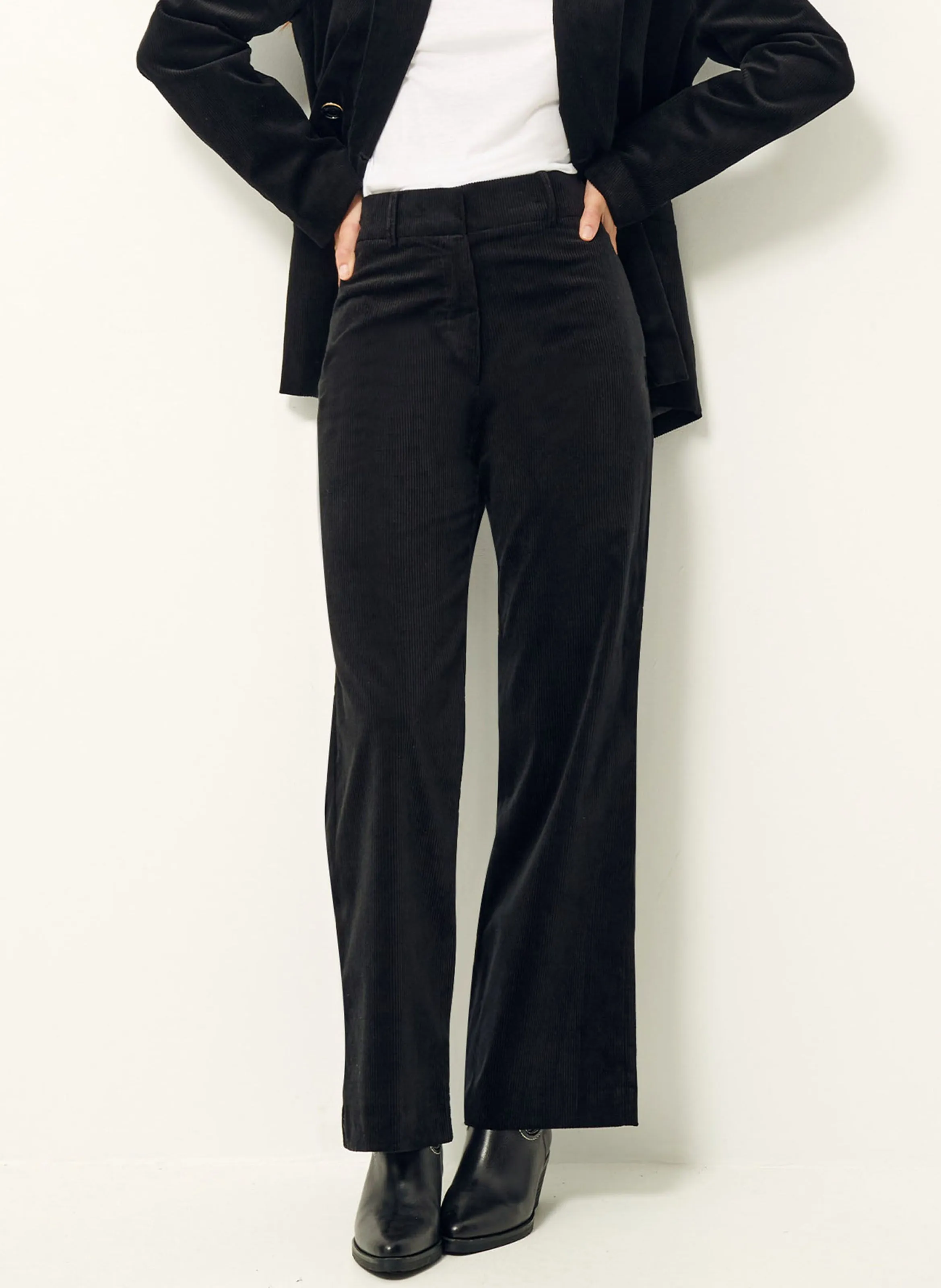 CHARLIE  PANTALóN BOOTCUT DE TERCIOPELO EN NEGRO
