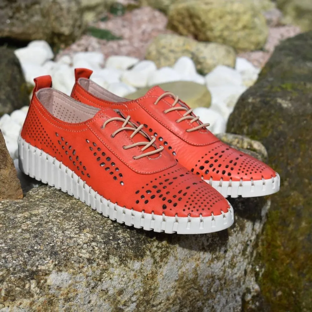 Deportiva de piel picada con cuña 20550