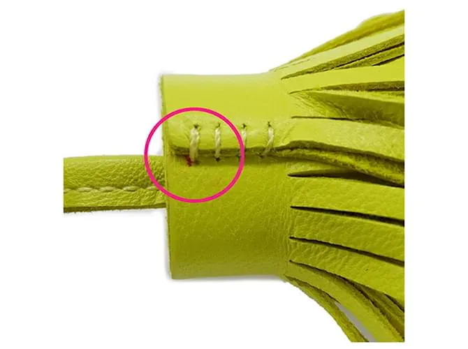 Llave de cuero Hermès en lima y púrpura Dorado 