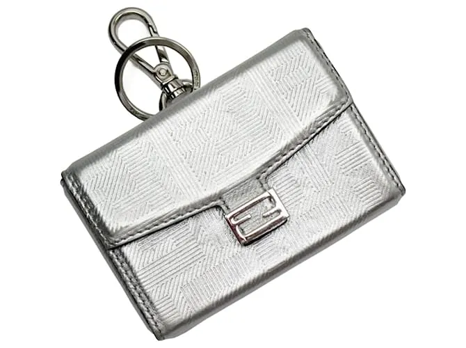 Llavero de cuero Zucca Fendi Charm Pouch Plata 