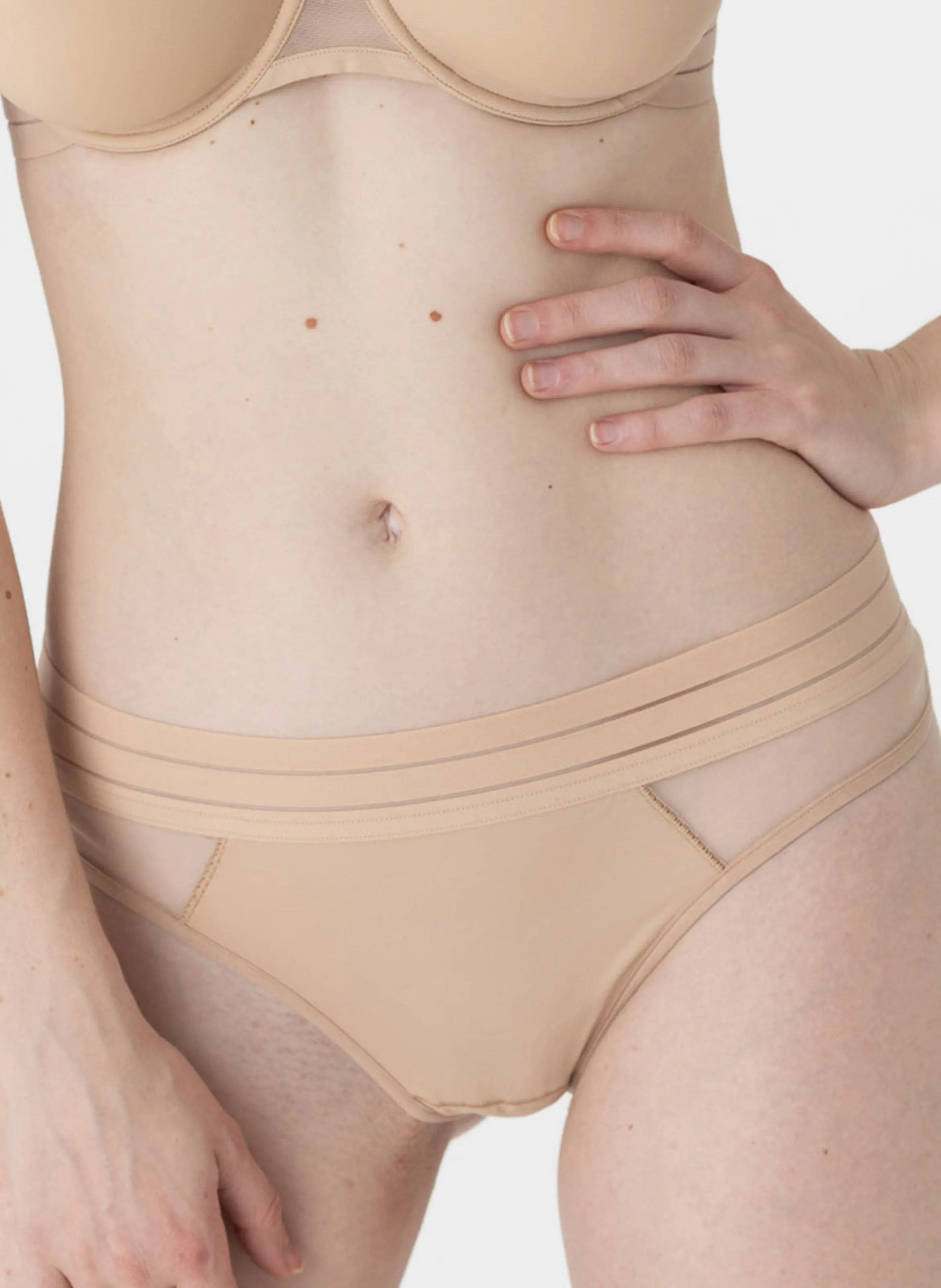 MAISON LEJABY NUFIT  TANGA DE LYCRA NUFIT EN BEIGE