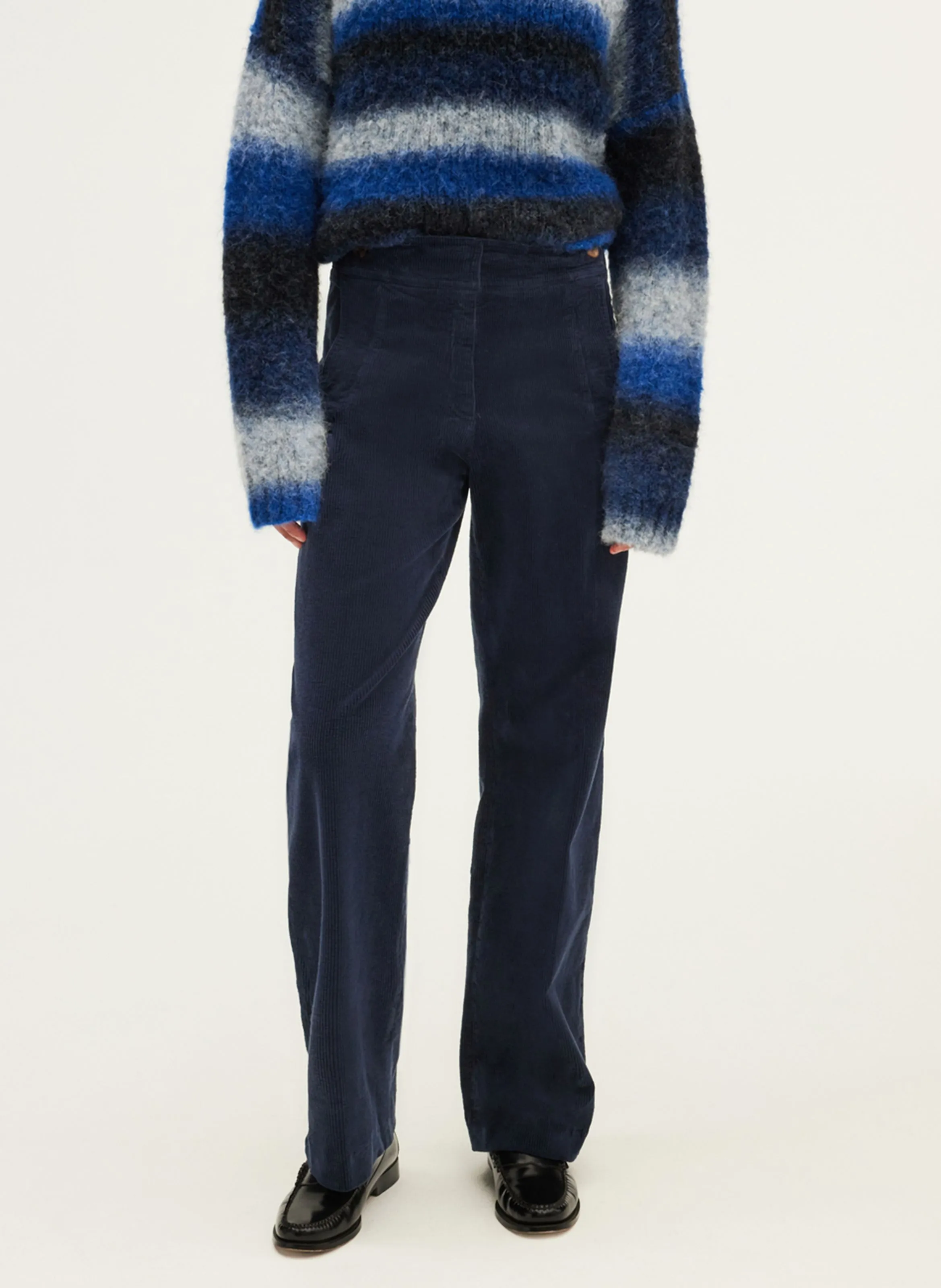 NUR  PANTALóN CHINO RECTO DE PANA EN AZUL