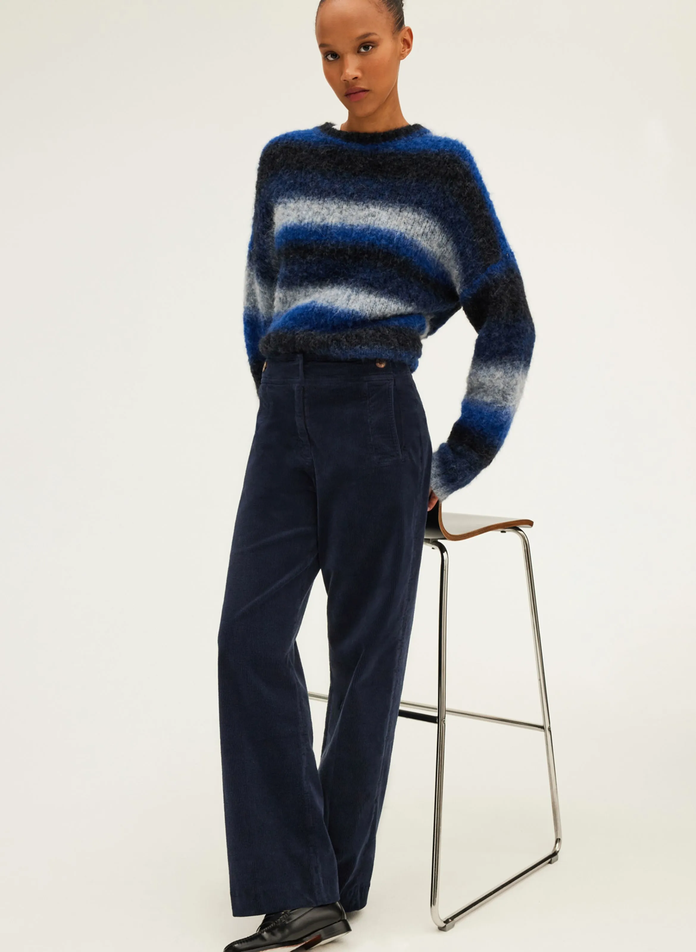 NUR  PANTALóN CHINO RECTO DE PANA EN AZUL