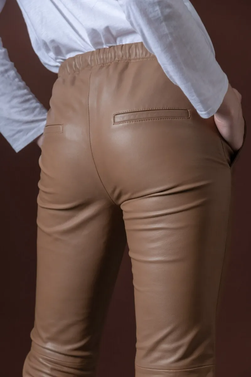 PANTALON CUERO RELAX  CAMELLO