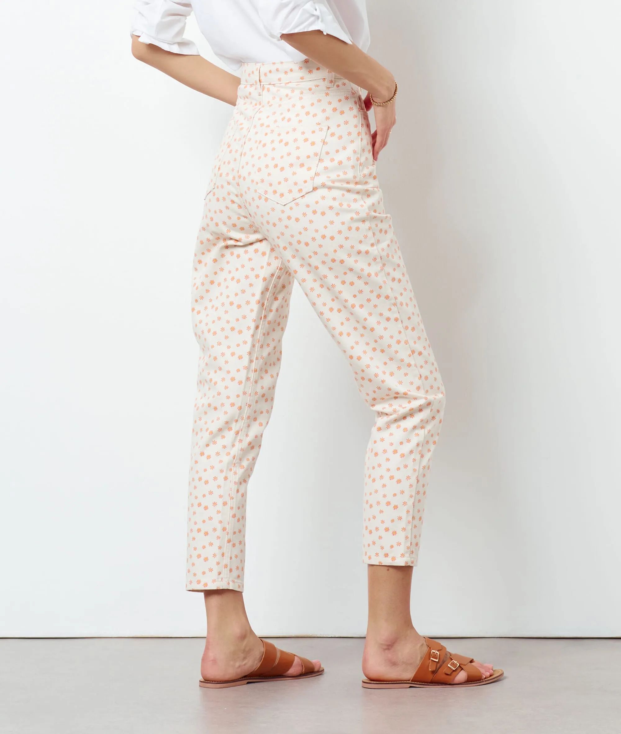 PANTALóN 7/8 BORDADOS FLORALES CHILI IMP FD ECRU  ETAM