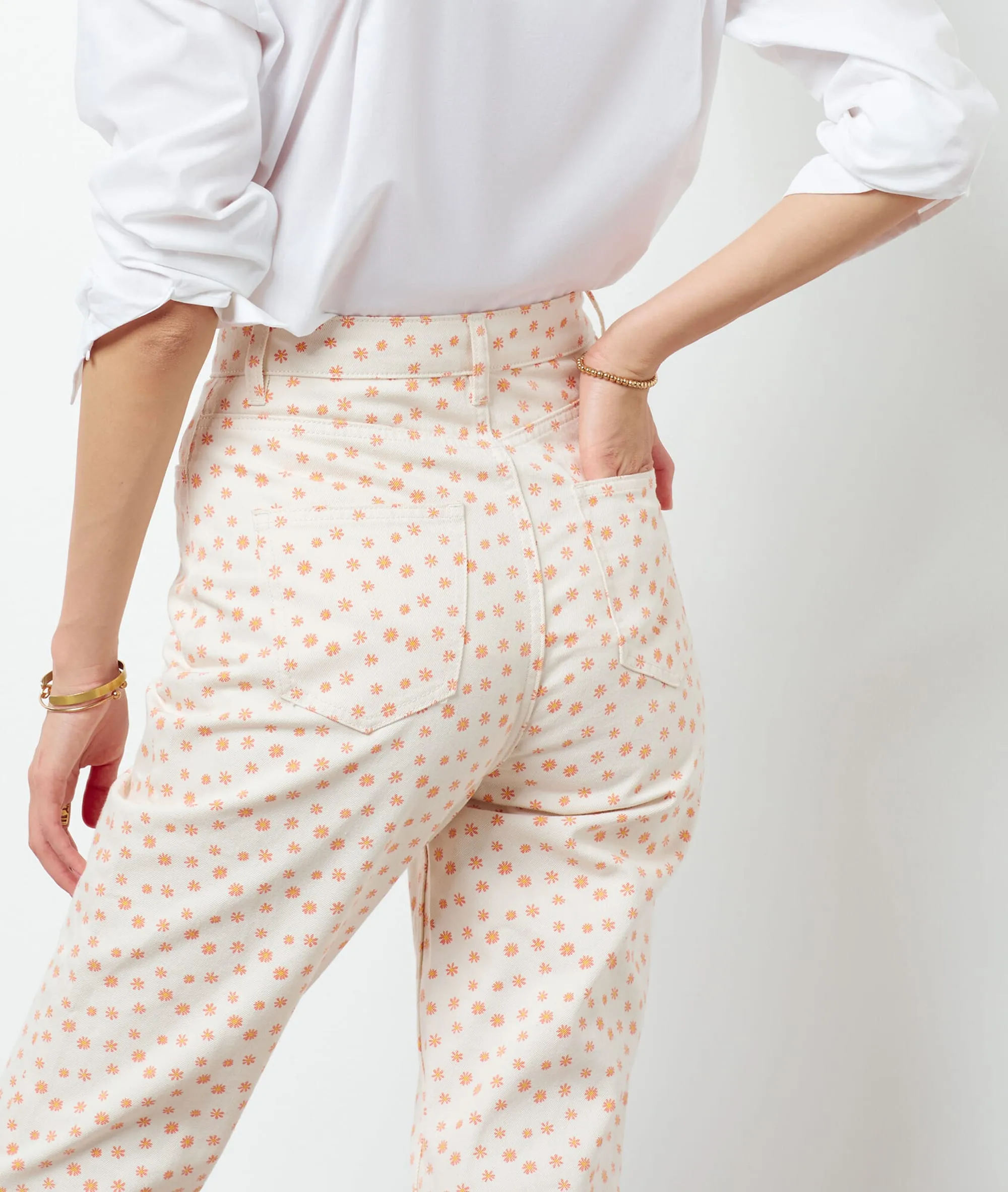 PANTALóN 7/8 BORDADOS FLORALES CHILI IMP FD ECRU  ETAM