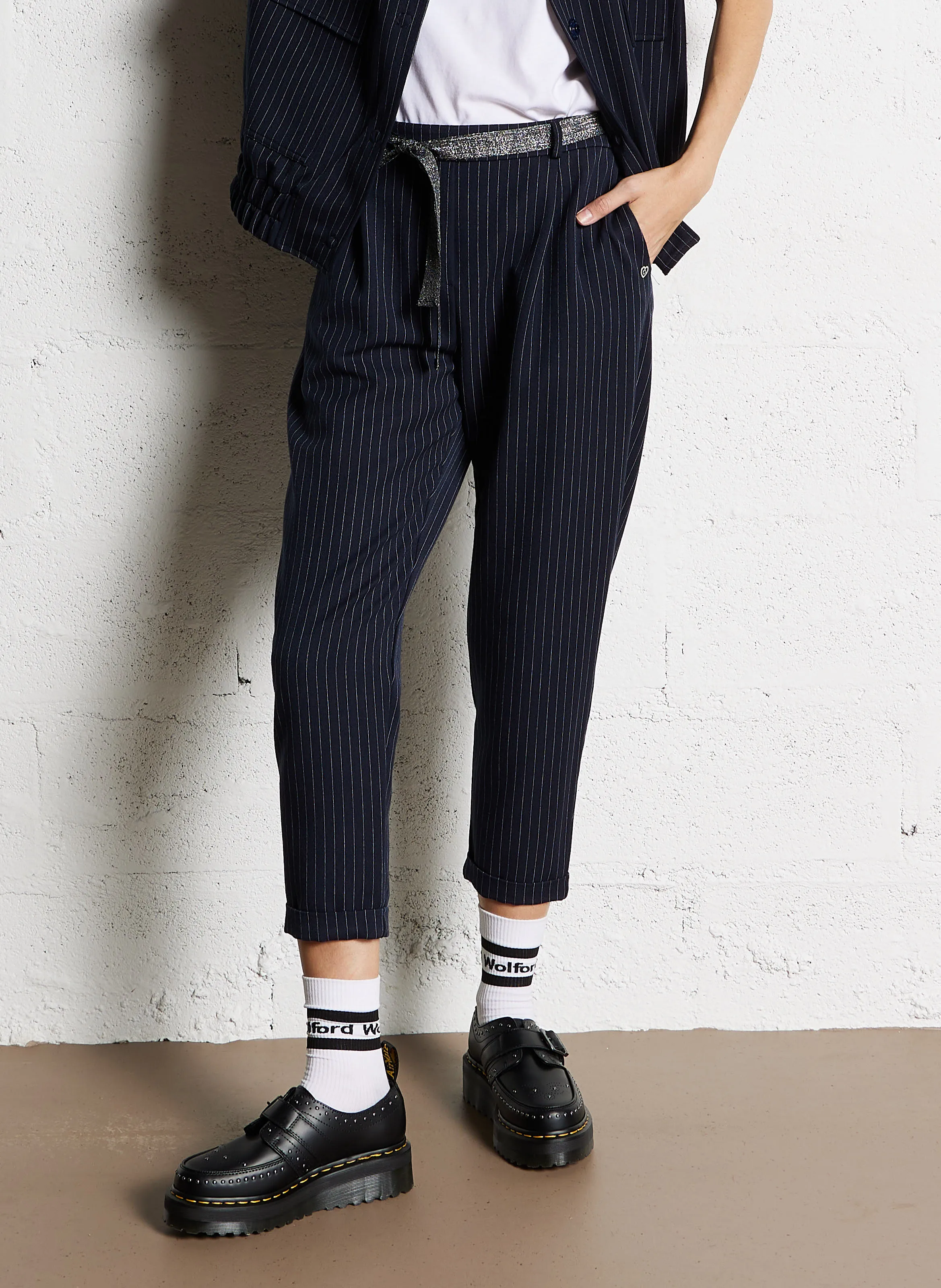 Pantalón chino recto a rayas en azul