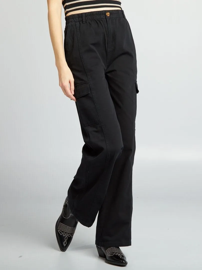 PANTALóN CON MúLTIPLES BOLSILLOS  NEGRO