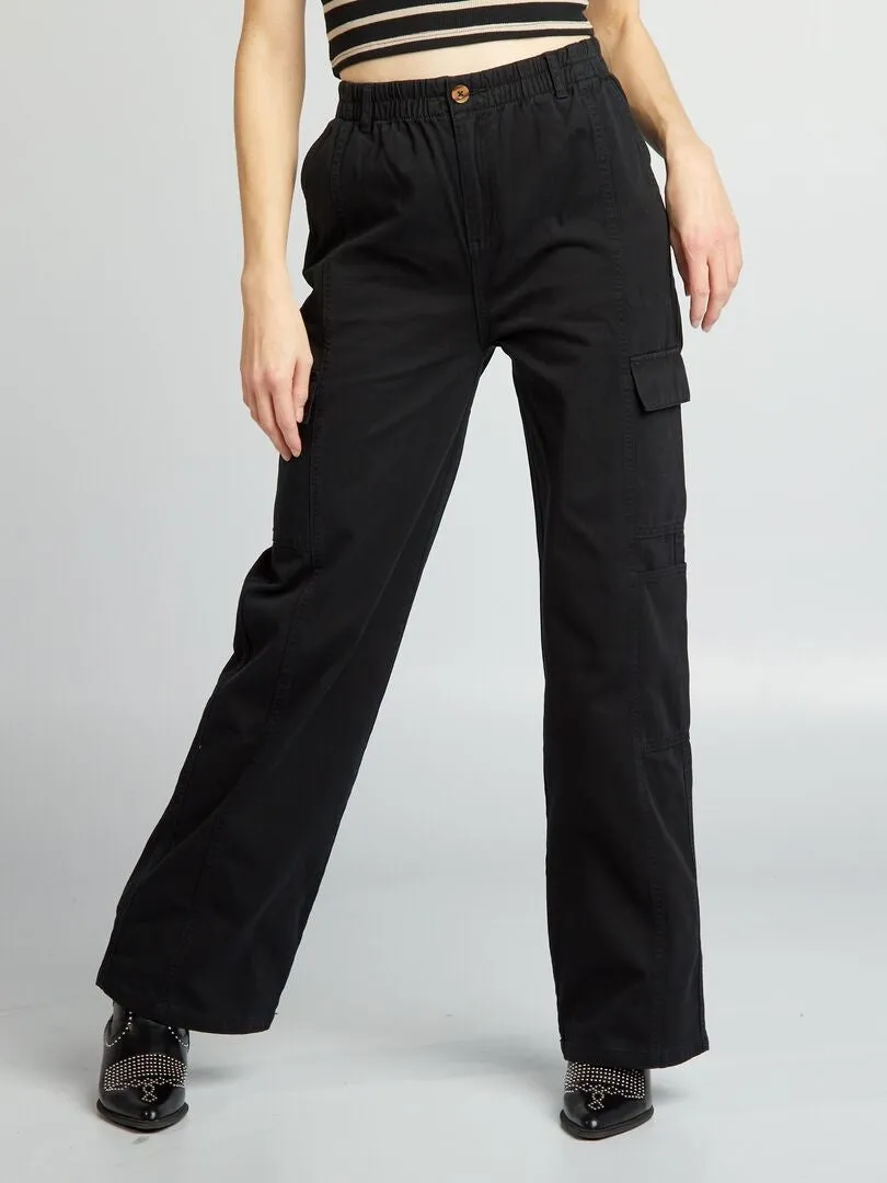 PANTALóN CON MúLTIPLES BOLSILLOS  NEGRO