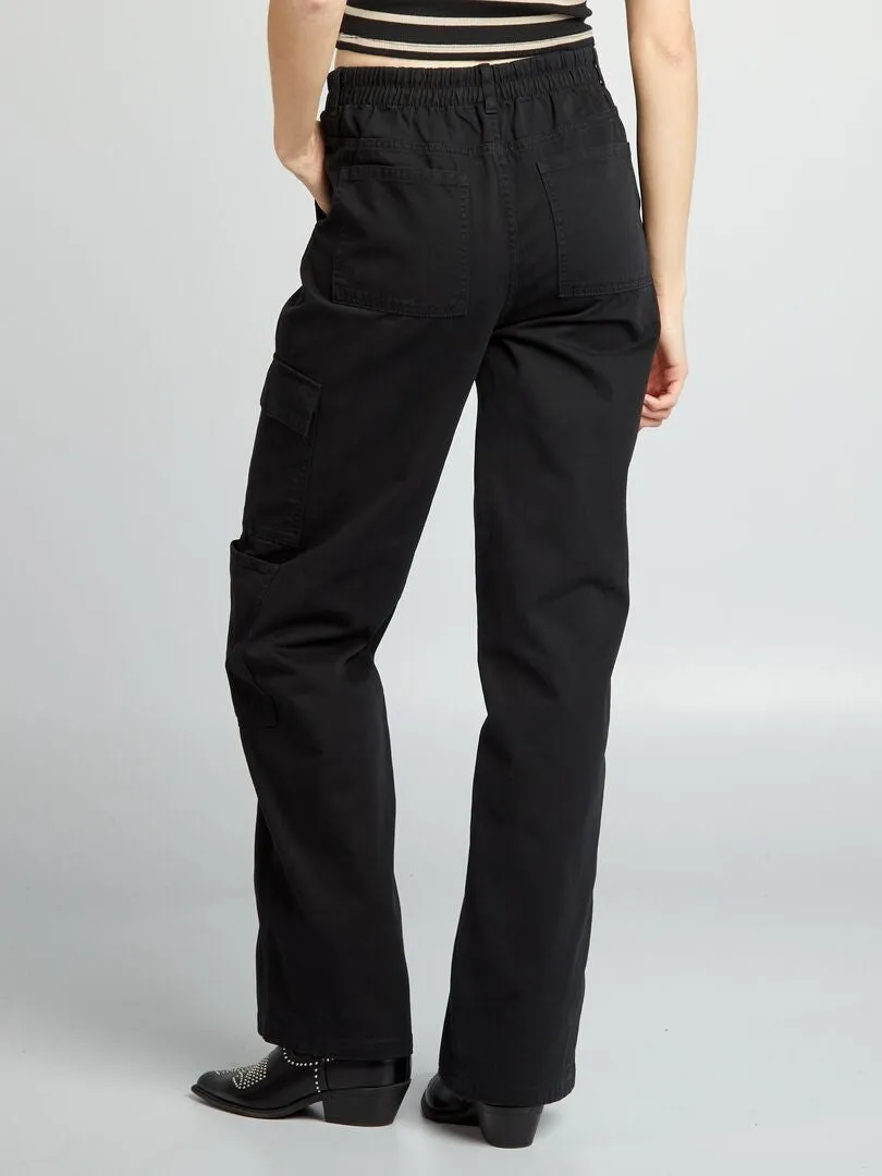 PANTALóN CON MúLTIPLES BOLSILLOS  NEGRO