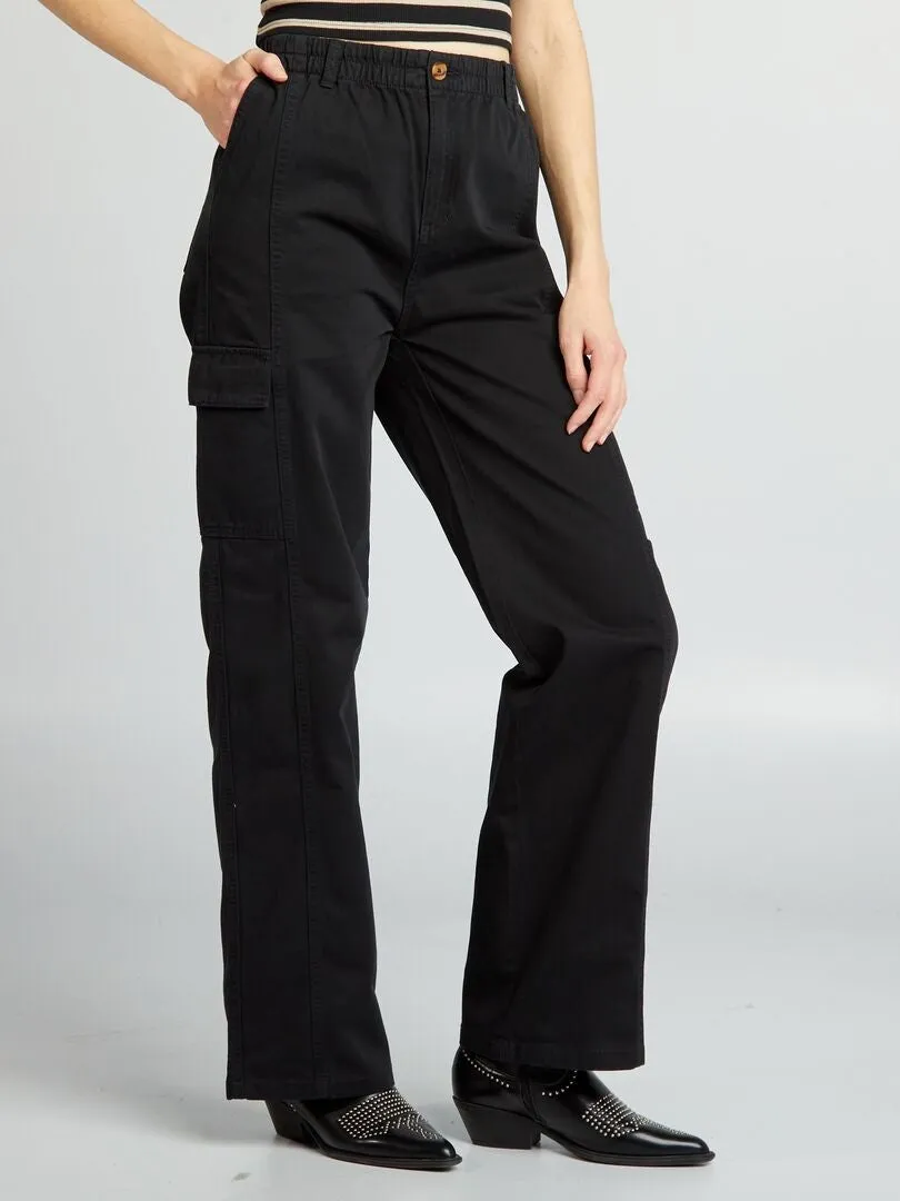 PANTALóN CON MúLTIPLES BOLSILLOS  NEGRO