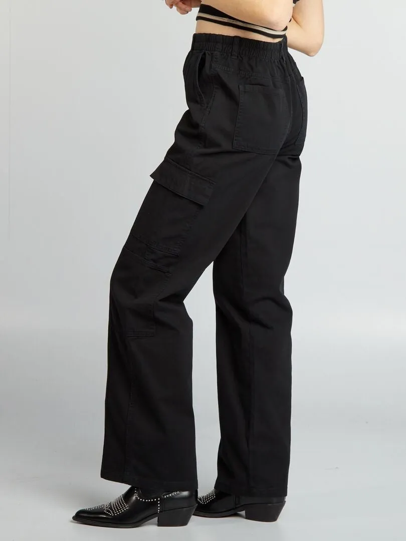 PANTALóN CON MúLTIPLES BOLSILLOS  NEGRO