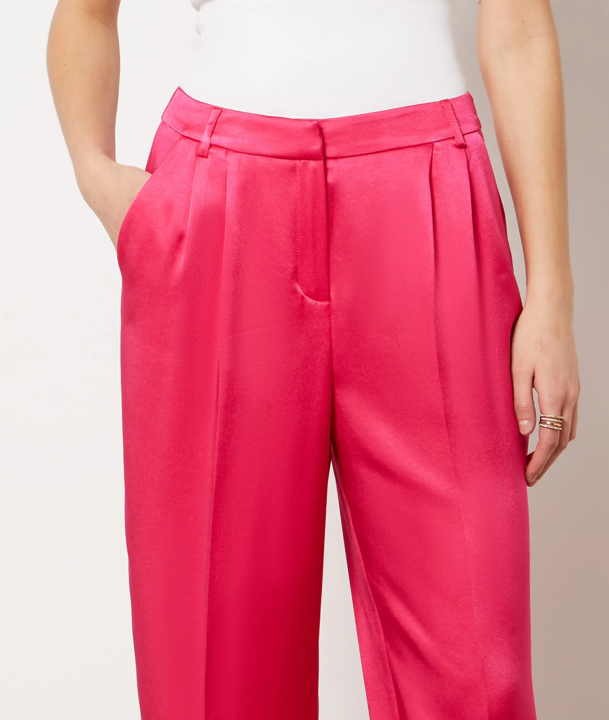 PANTALóN CORTE ANCHO SATINADO UVIDE FUSHIA  ETAM