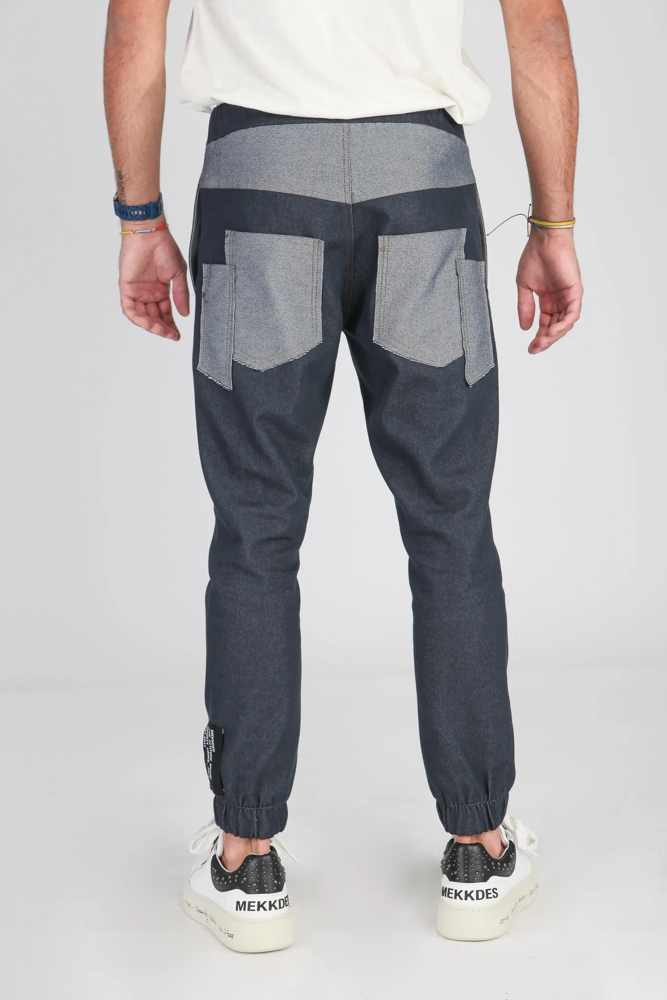 Pantalón denim parches.  Exclusivo online