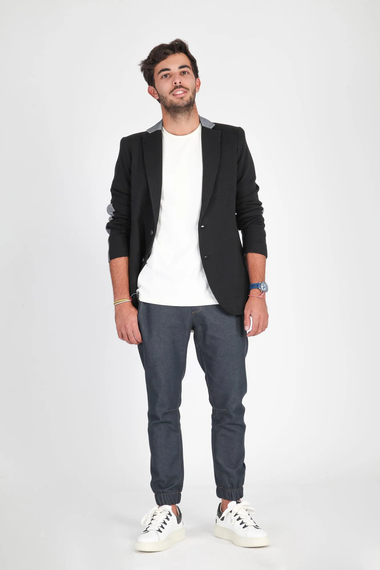 Pantalón denim parches.  Exclusivo online