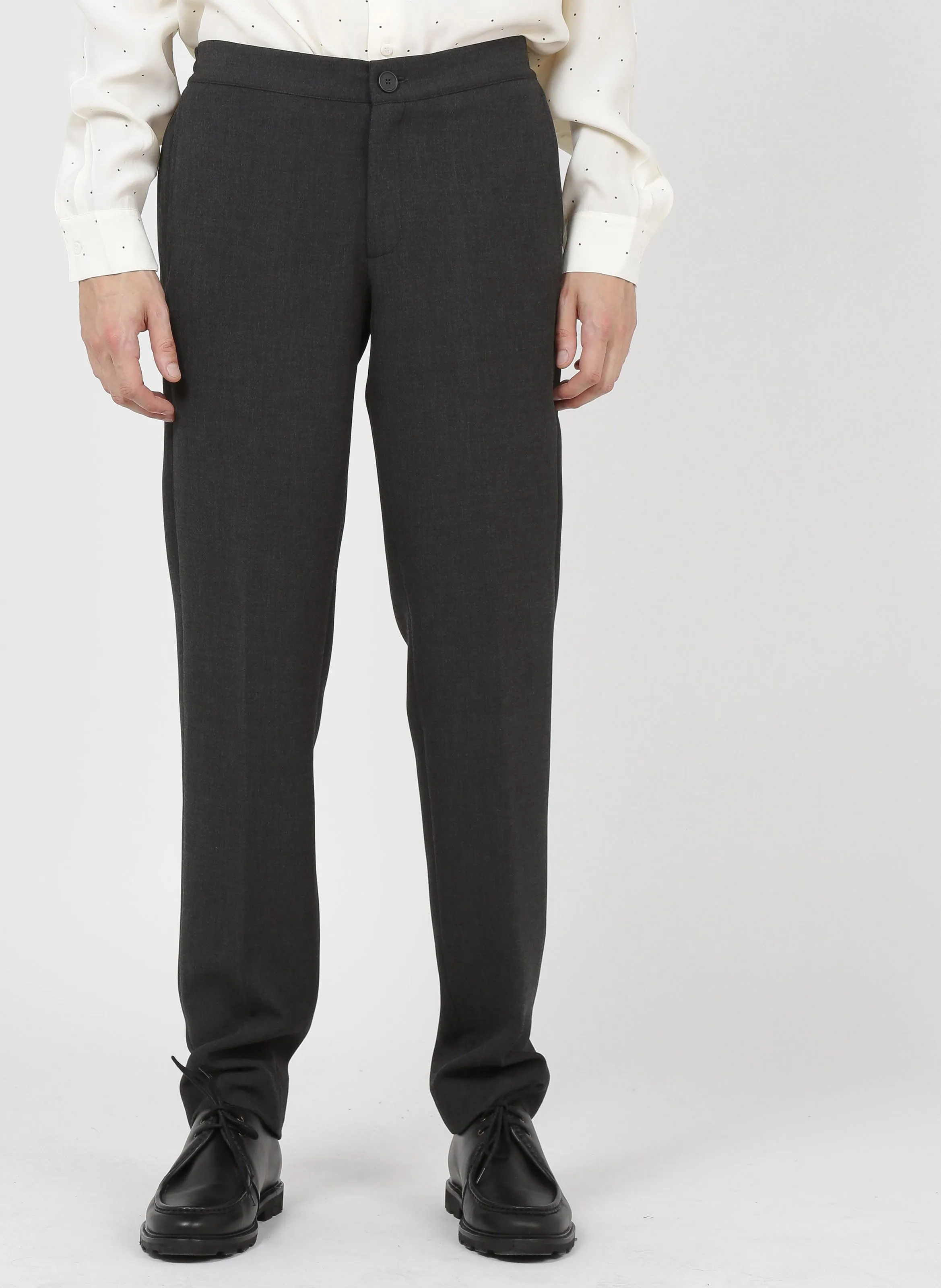 Pantalón recto en gris