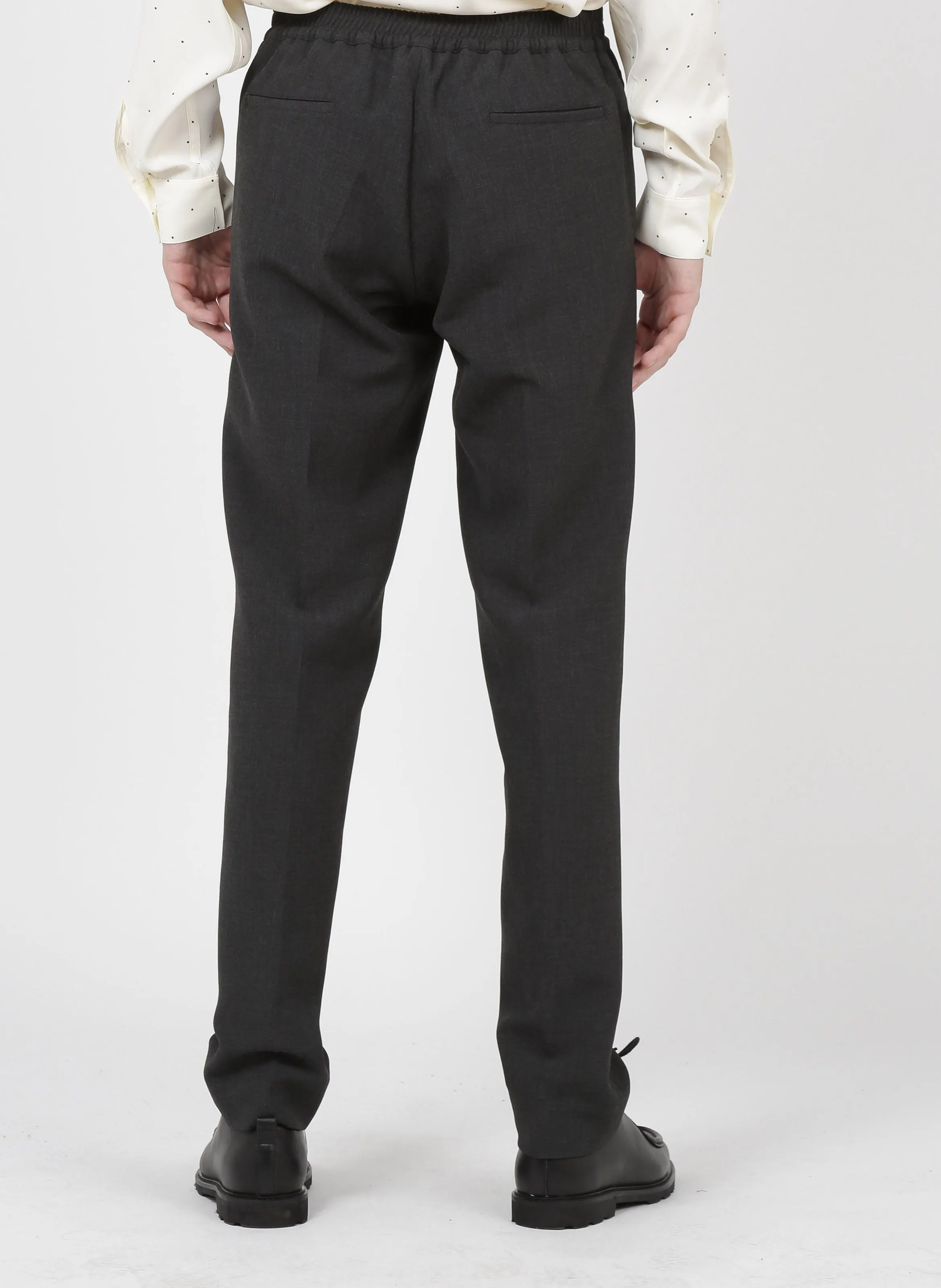 Pantalón recto en gris