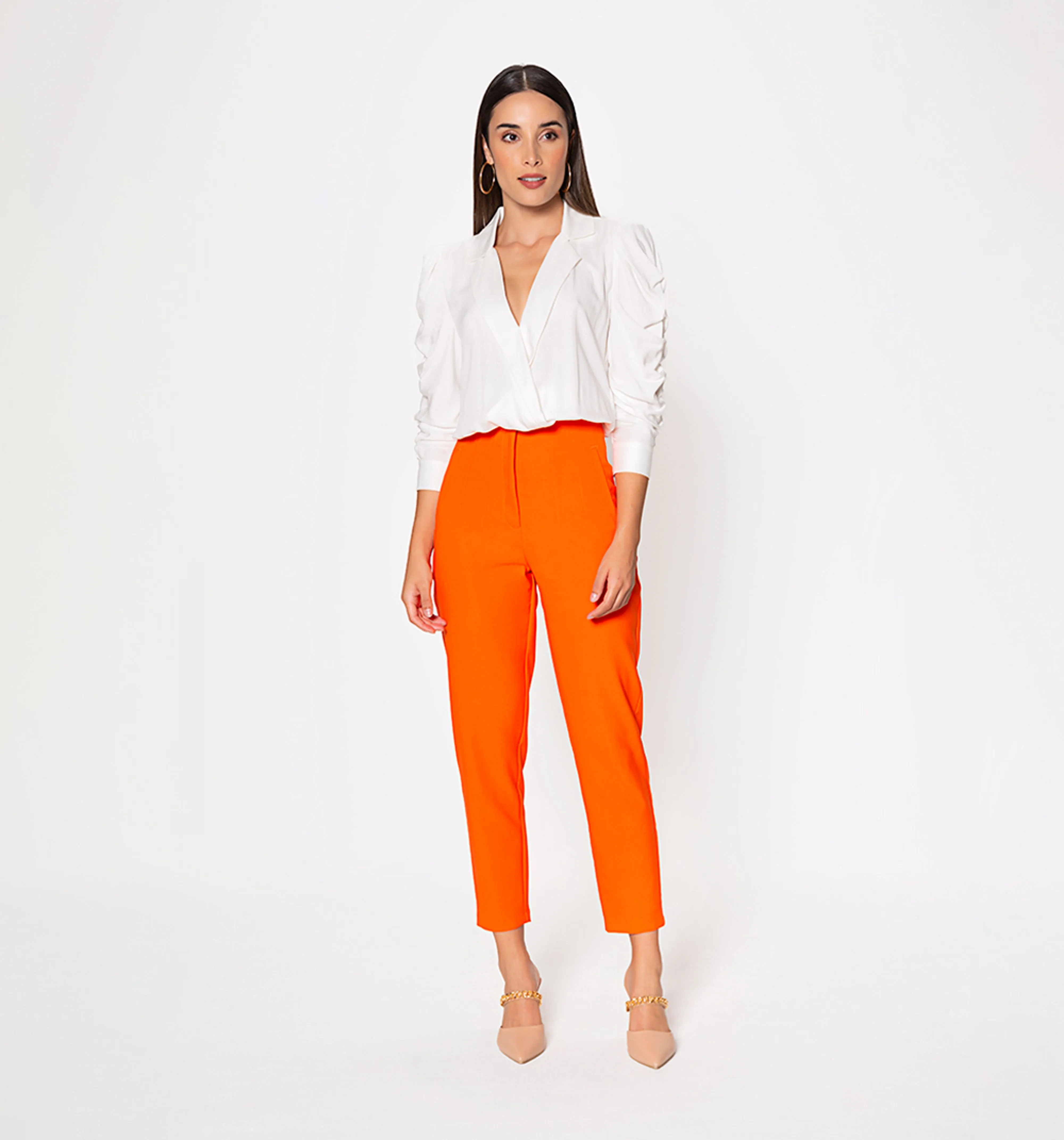 Pantalón tiro alto con pinsas