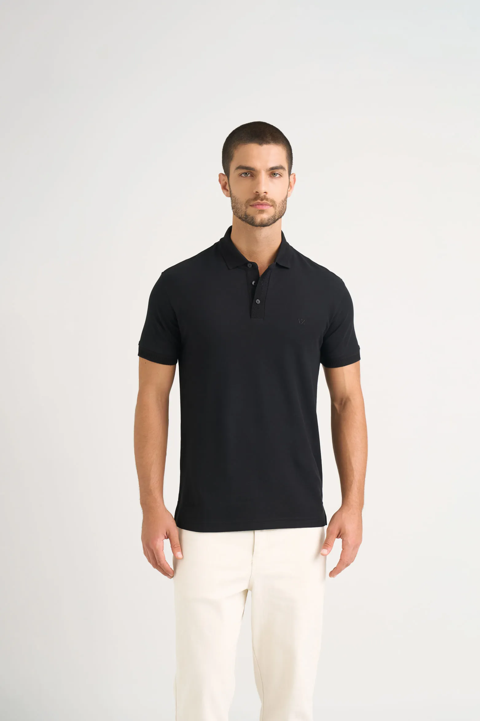 Polo básica de algodón para hombre silueta semi fitted