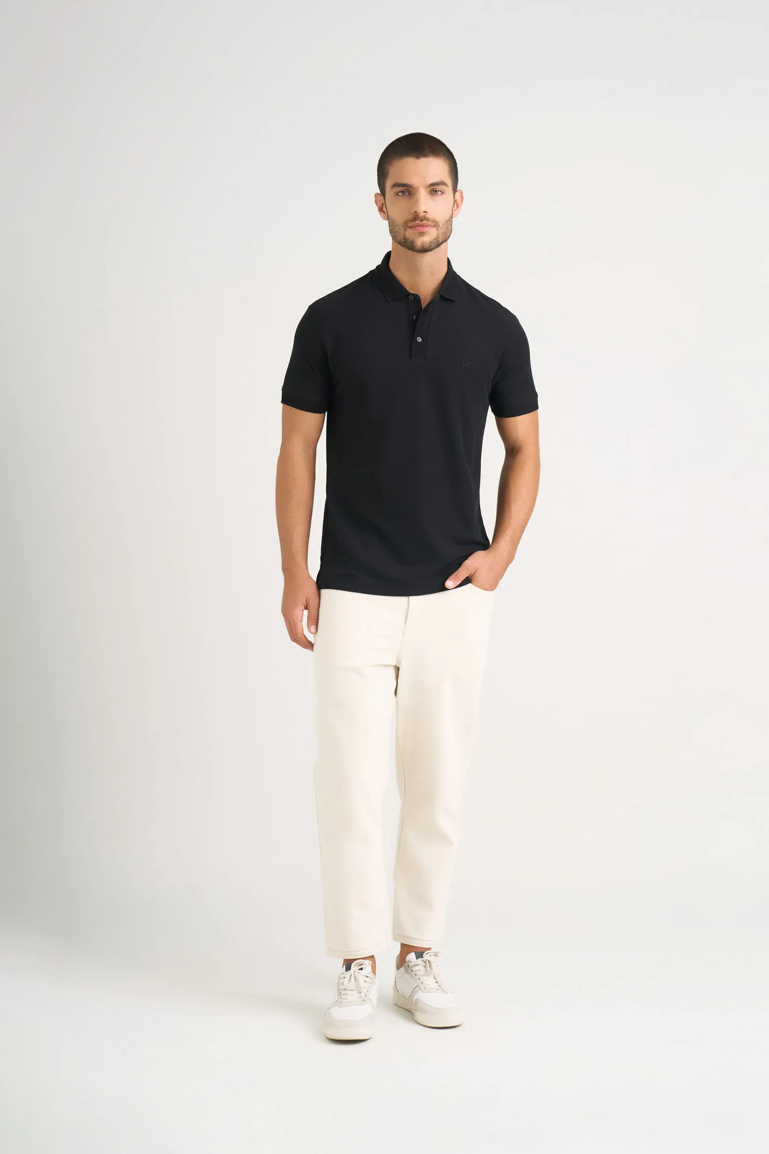 Polo básica de algodón para hombre silueta semi fitted