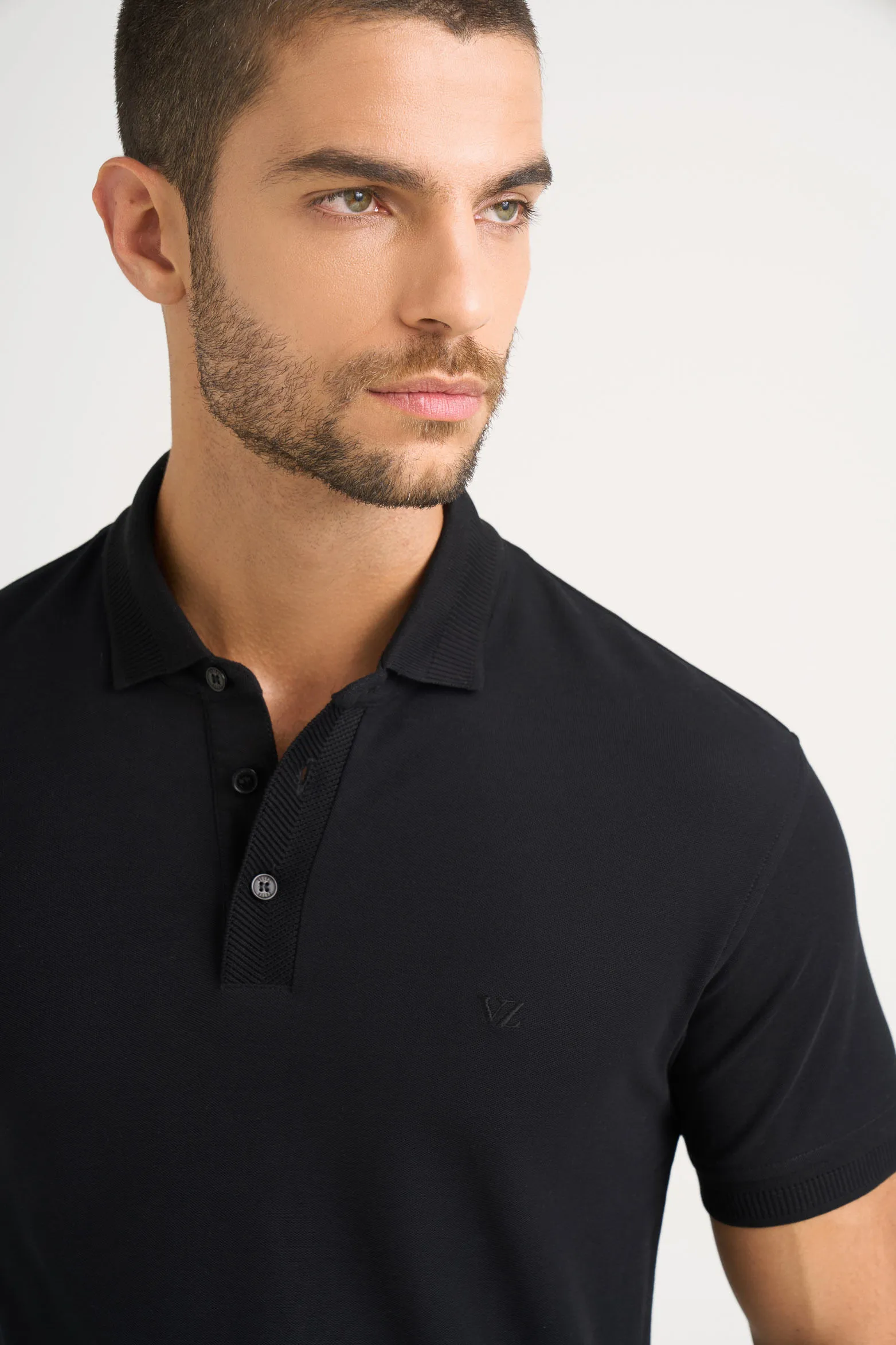 Polo básica de algodón para hombre silueta semi fitted