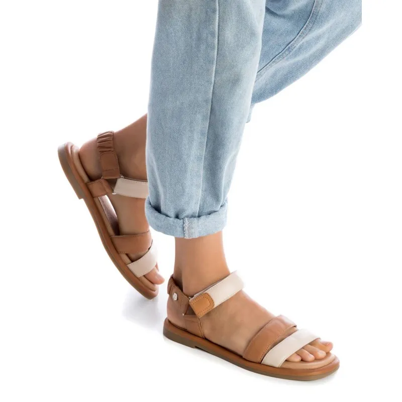 Sandalia de mujer CARMELA 068582 Camel