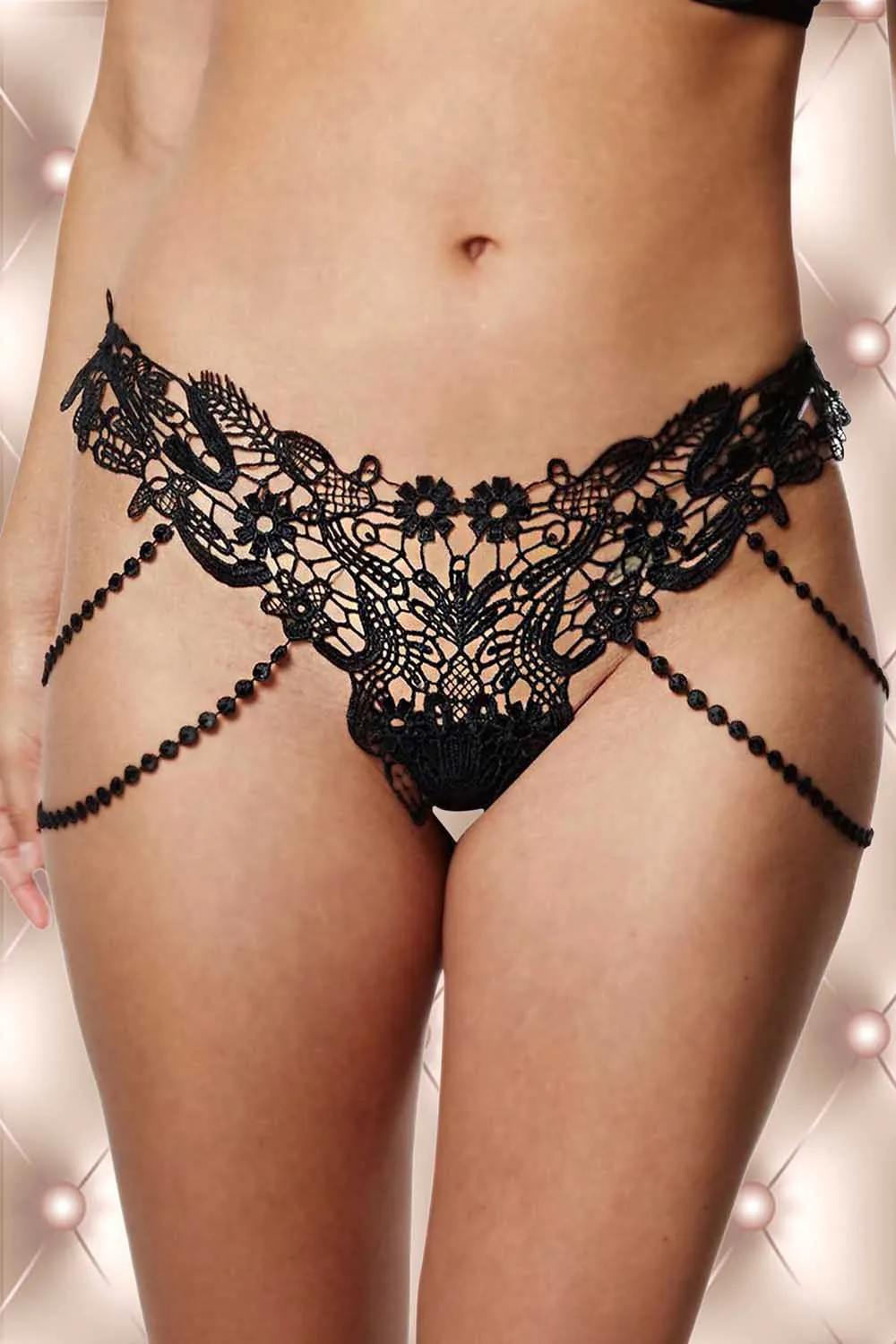 Tanga de hilo negro bordado con cadena