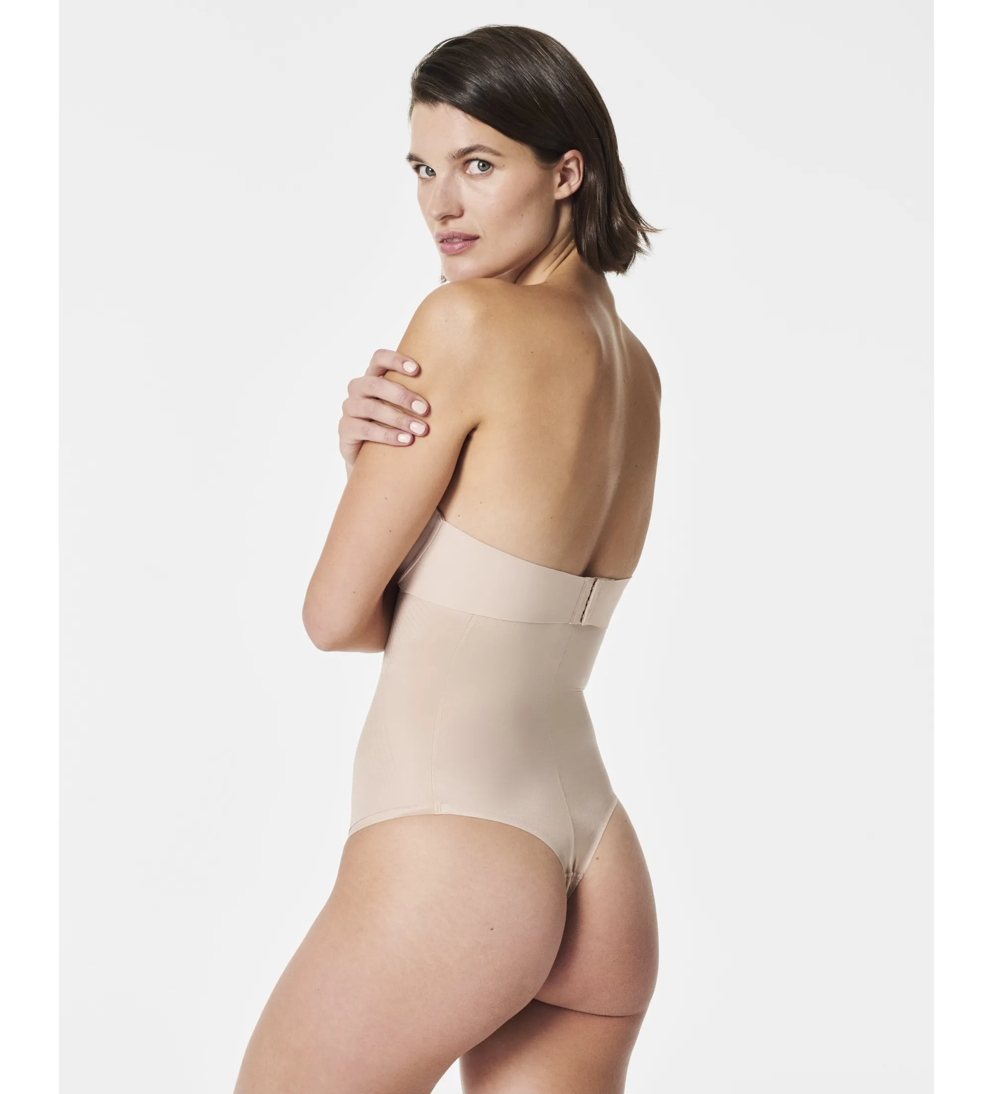 Tanga moldeadora invisible de cintura alta beige