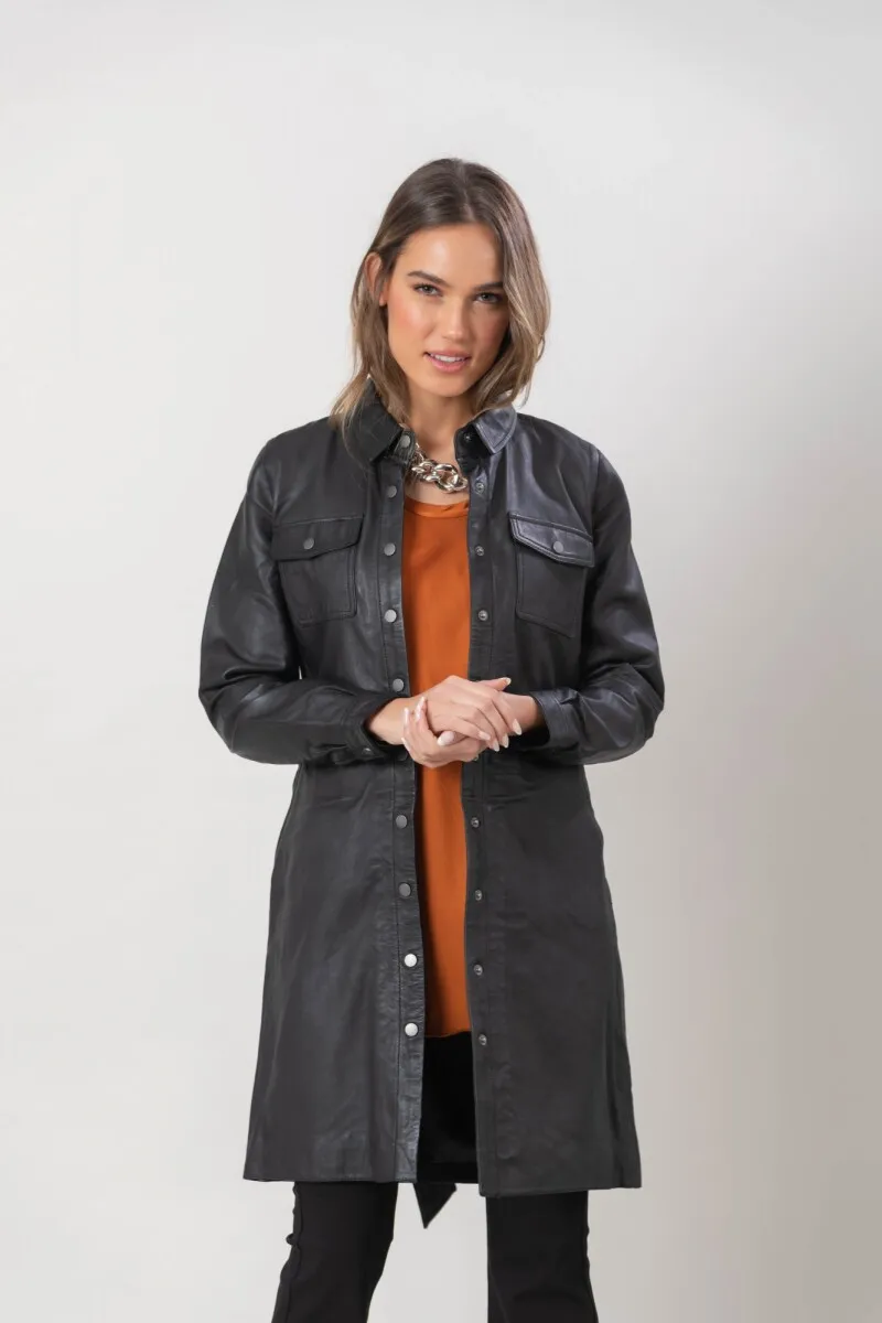 TAPADO CAMISERO EN CUERO  NEGRO