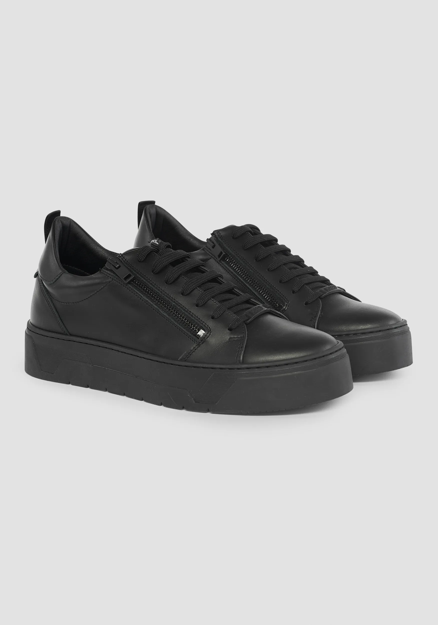ZAPATILLAS «ZIPPER» DE PIEL CON CREMALLERA METÁLICA